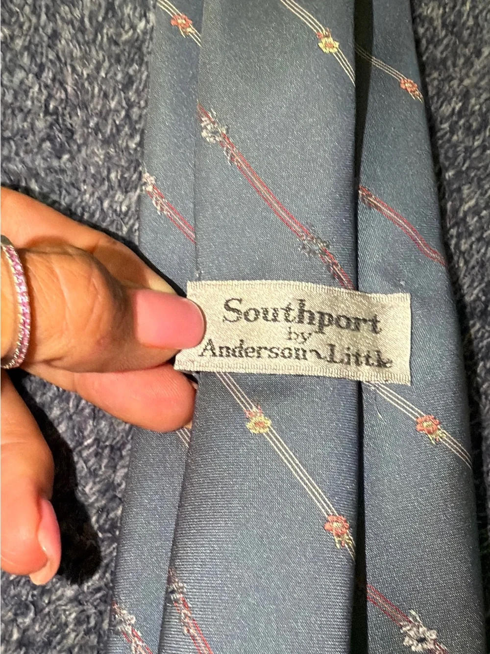 Southport Men's Gray Diagonal Stripe Tie with Red and white accents